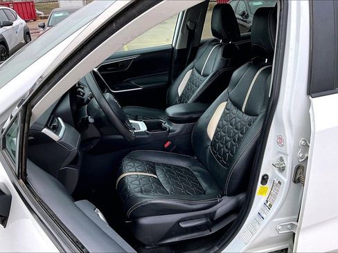 Used 2022 Toyota RAV4 LE image 31