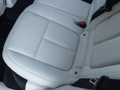 Certified 2024 Porsche Macan S AWD/4WD image 34