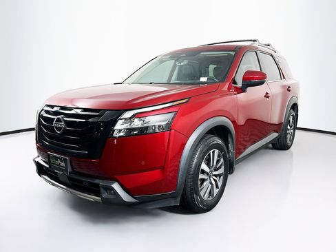 Used 2023 Nissan Pathfinder SL w/ Lighting Package (N92) FWD image 3