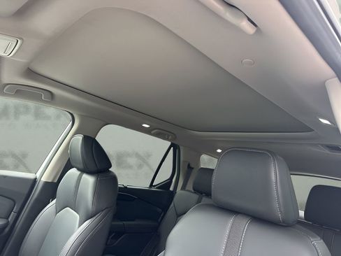 Used 2024 Honda Pilot Touring image 11