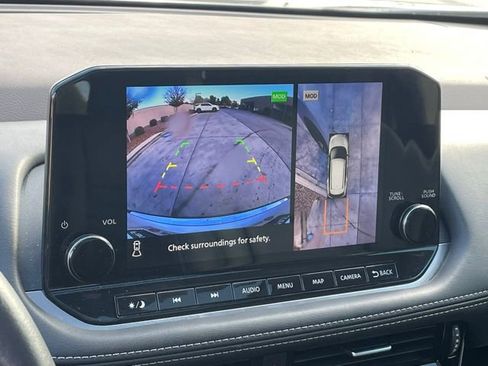 Used 2023 Nissan Rogue SL w/ SL Premium Package image 17