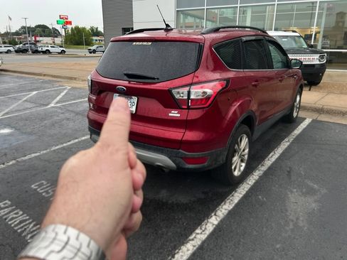 Used 2018 Ford Escape SE w/ SE Sync 3 Package FWD image 7