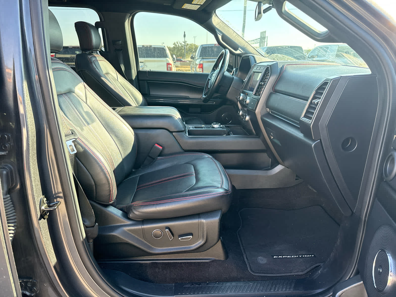 Used 2020 Ford Expedition Limited w/ Equipment Group 303A RWD image 11