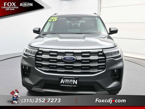 Used 2025 Ford Explorer Active w/ Active Comfort Package AWD/4WD image 3