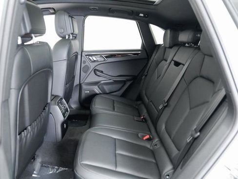 Certified 2025 Porsche Macan image 24