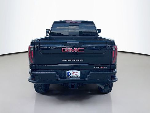 Used 2025 GMC Sierra 2500 AT4X image 6