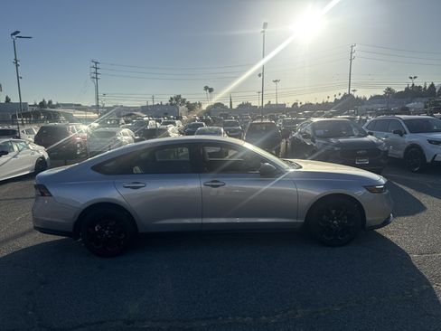 Used 2025 Honda Accord SE image 2