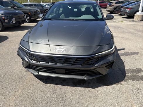 Used 2024 Hyundai Elantra SEL w/ Convenience Package FWD image 9