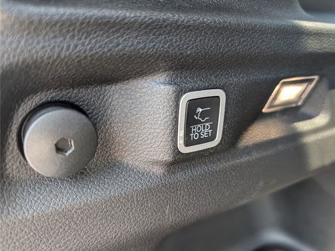 Used 2023 Jeep Grand Cherokee L Limited AWD/4WD image 15