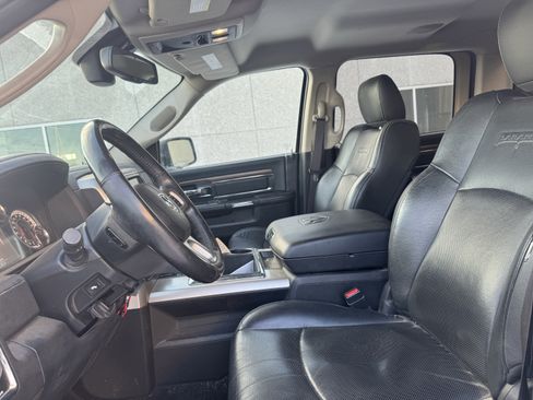 Used 2015 RAM 1500 Laramie w/ Convenience Group image 9