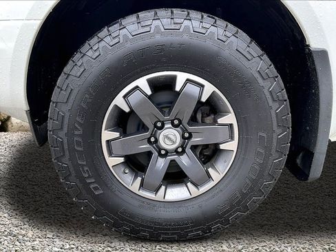 Used 2015 Nissan Frontier PRO-4X AWD/4WD image 9
