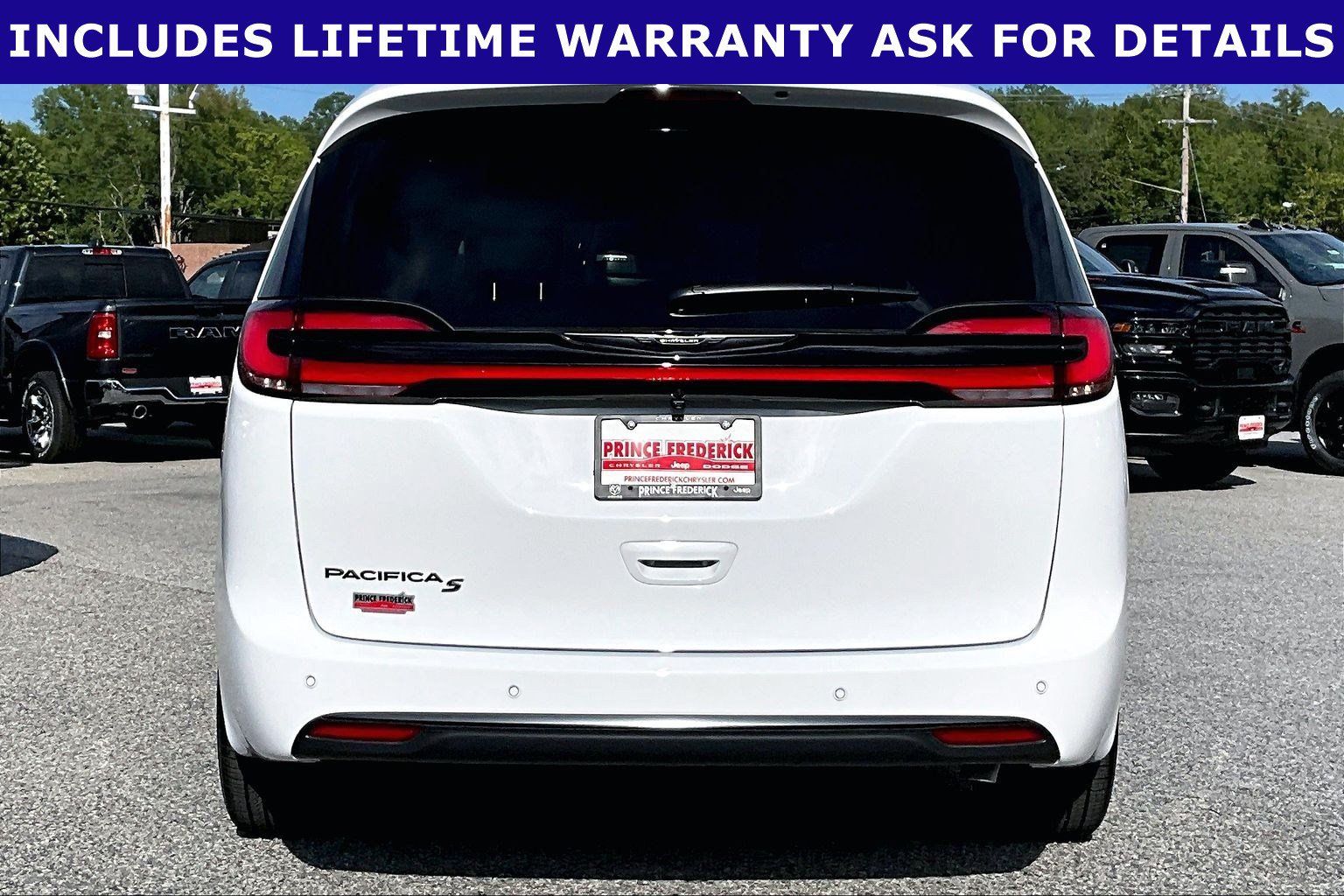 Used 2026 Chrysler Pacifica Select w/ S Appearance Package FWD image 4