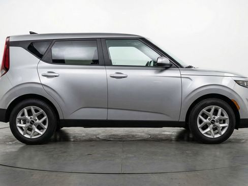 Used 2025 Kia Soul LX w/ LX Technology Package FWD image 11