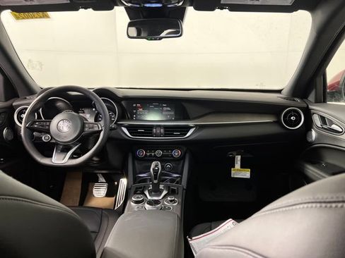 Used 2023 Alfa Romeo Stelvio Ti AWD/4WD image 9
