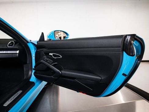 Certified 2020 Porsche 718 Cayman RWD image 24