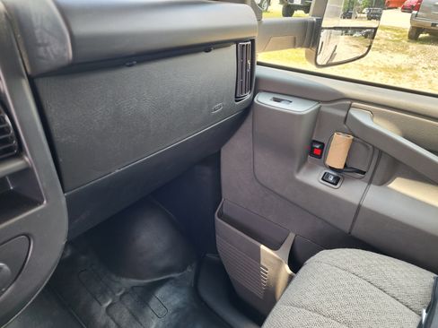 New 2024 Chevrolet Express 3500 w/ Power Convenience Package image 30
