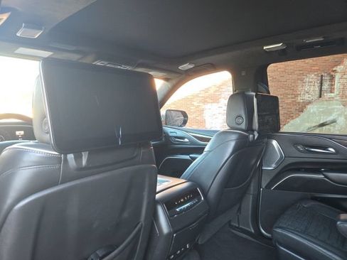 Used 2022 Cadillac Escalade ESV Sport Platinum w/ Heavy-Duty Trailer Package AWD/4WD image 17