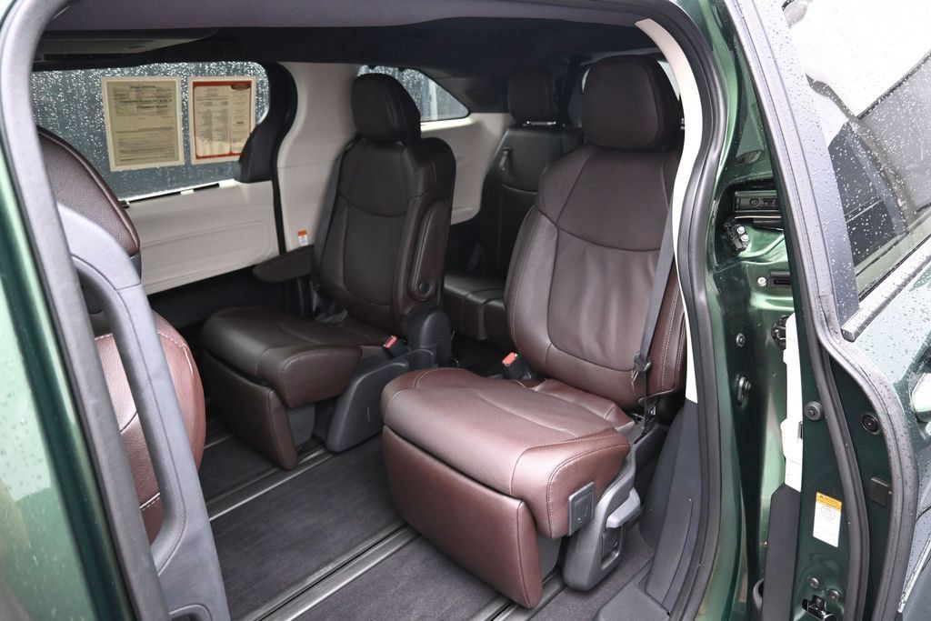Used 2024 Toyota Sienna Platinum AWD/4WD image 30