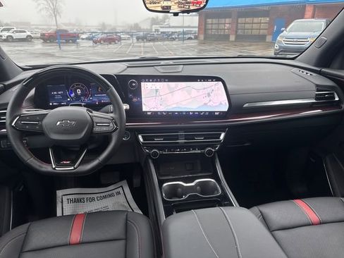 Used 2025 Chevrolet Traverse RS image 16