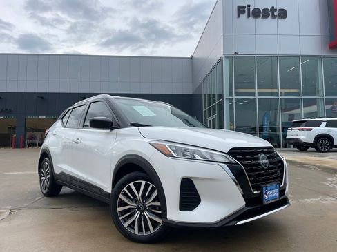 Certified 2024 Nissan Kicks SV FWD image 1