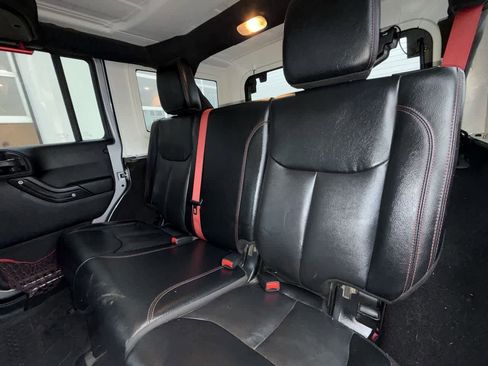 Used 2017 Jeep Wrangler Unlimited Rubicon image 13