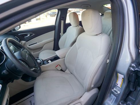 Used 2016 Chrysler 200 Limited FWD image 18