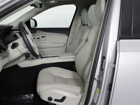 Certified 2023 Volvo XC90 T8 Plus image 31