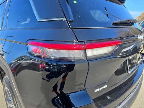 New 2025 Jeep Grand Cherokee Limited image 36