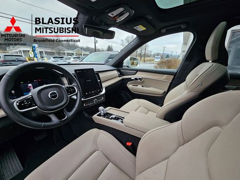 Used 2025 Volvo XC90 B6 Plus image 13