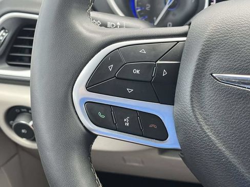 Used 2024 Chrysler Pacifica Touring-L FWD image 26