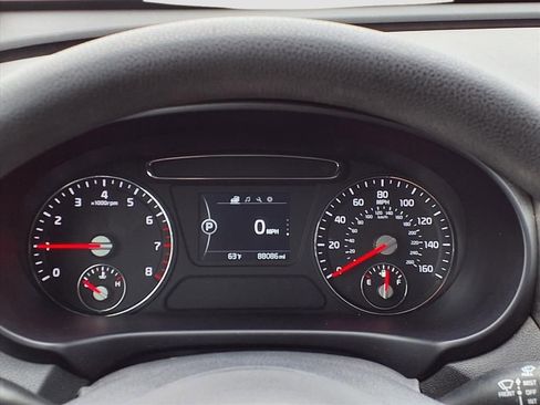 Used 2018 Kia Sorento LX image 19