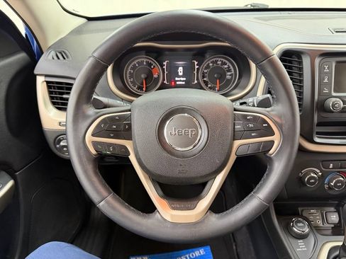 Used 2018 Jeep Cherokee Latitude w/ Altitude Package AWD/4WD image 22