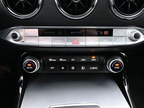 Used 2019 Kia Stinger GT2 image 16