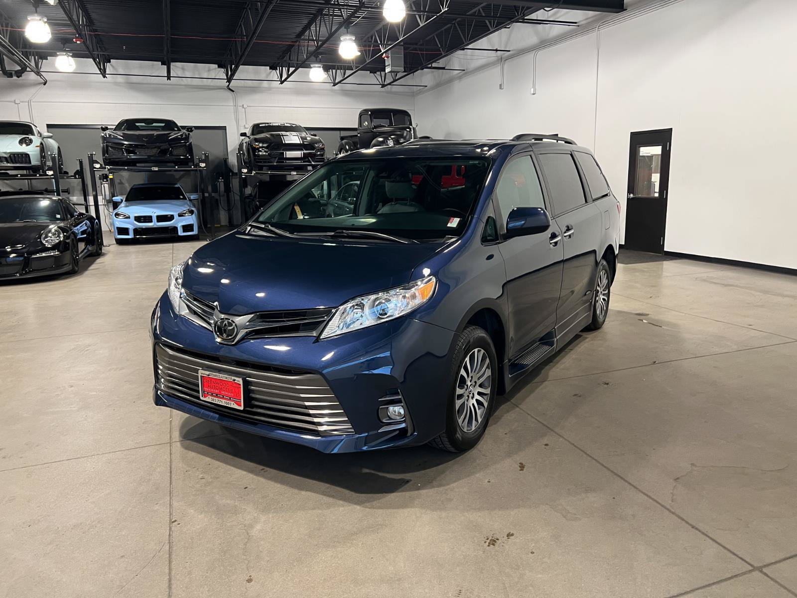 Used 2018 Toyota Sienna XLE w/ XLE Navigation Package FWD image 7