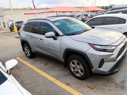 Used 2022 Toyota RAV4 XLE w/ Convenience Package FWD image 21