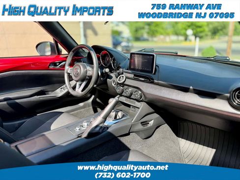 Used 2016 MAZDA MX-5 Miata Club RWD image 18