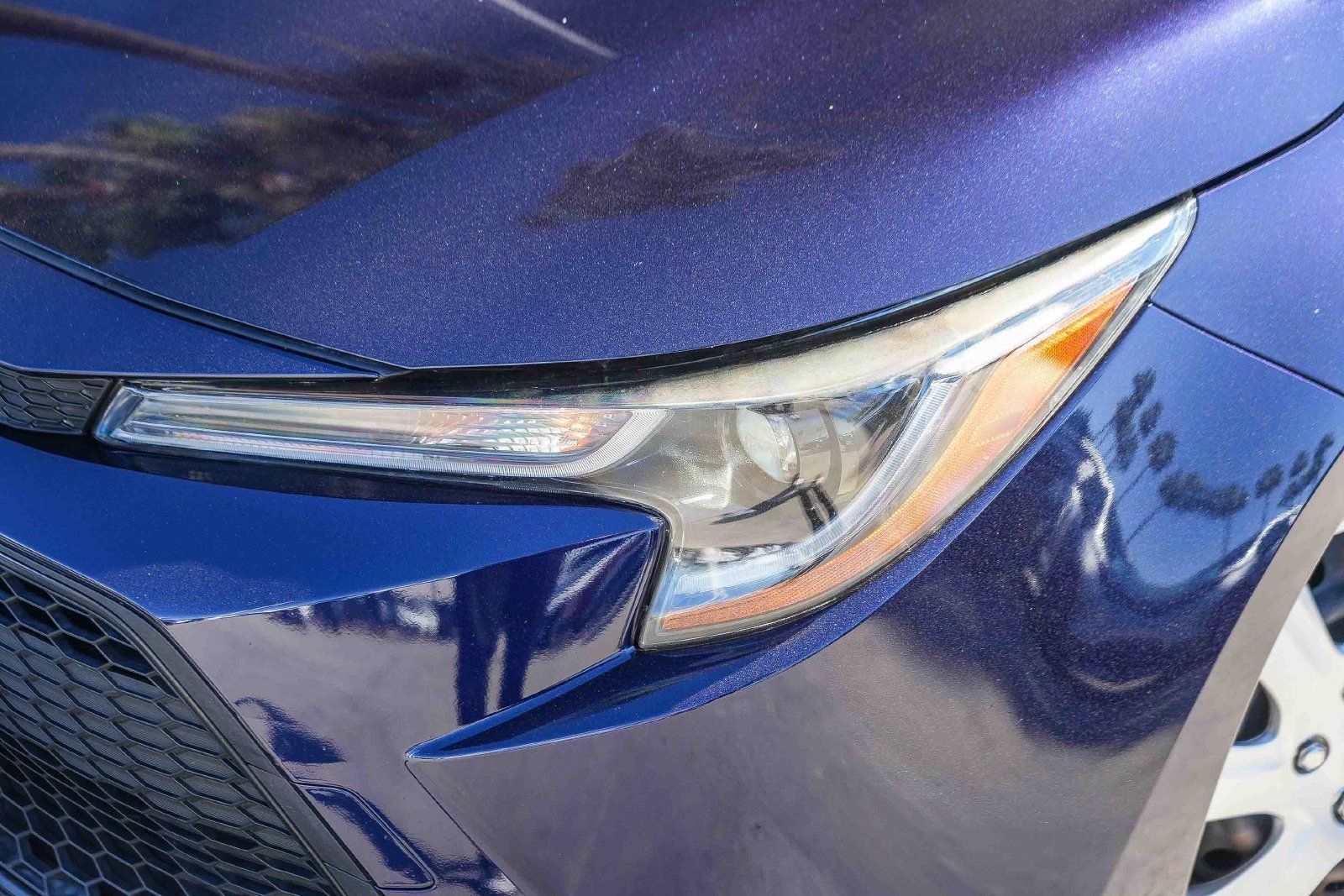 Used 2020 Toyota Corolla LE FWD image 2