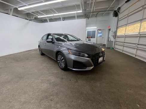 Used 2023 Nissan Altima 2.5 SV image 8