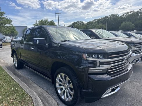 Used 2021 Chevrolet Silverado 1500 High Country w/ Technology Package image 2