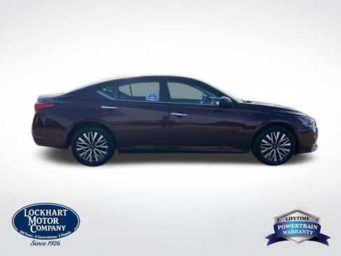 Used 2024 Nissan Altima 2.5 SV FWD image 8
