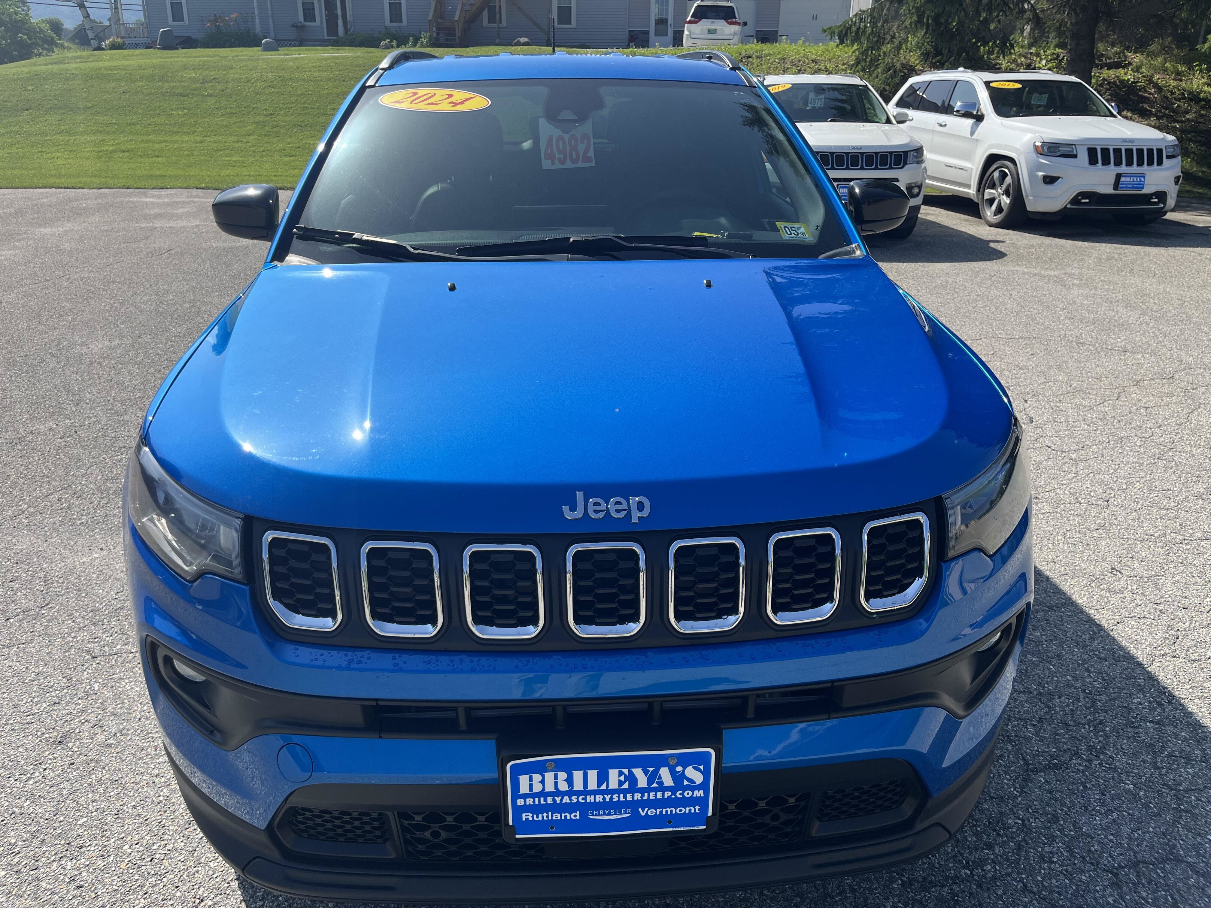 Certified 2024 Jeep Compass Latitude AWD/4WD image 2