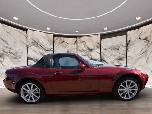 Used 2006 MAZDA MX-5 Miata Grand Touring RWD image 4