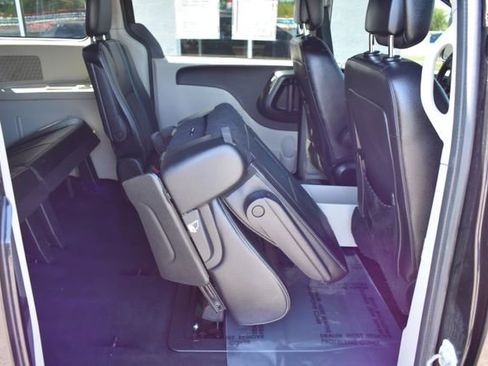 Used 2019 Dodge Grand Caravan SXT FWD image 40