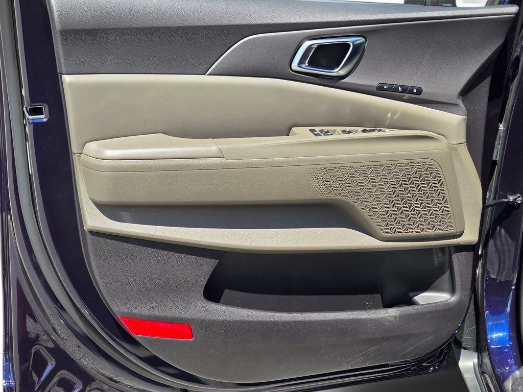 Certified 2025 Kia Carnival EX FWD image 15