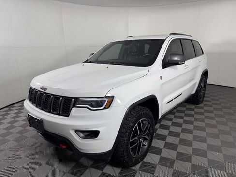 Used 2019 Jeep Grand Cherokee Trailhawk w/ Trailhawk Luxury Group AWD/4WD image 3