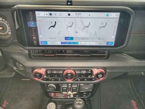 Used 2024 Jeep Wrangler Unlimited Rubicon AWD/4WD image 19
