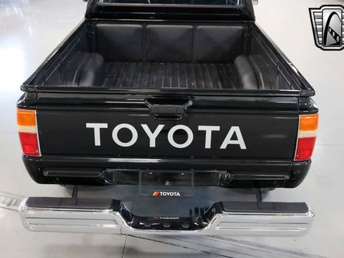 Used 1987 Toyota Pickup 2WD Regular Cab image 6