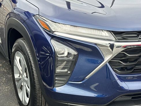 Used 2024 Chevrolet Trax LS image 4