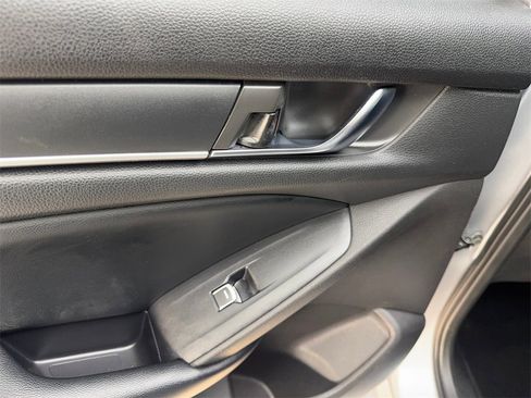 Used 2018 Honda Accord EX image 38