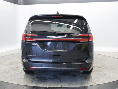Certified 2023 Chrysler Pacifica Touring-L FWD image 4